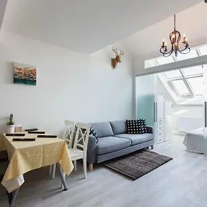 Apartment Kent Ridge Loft, Sokolska, Prague